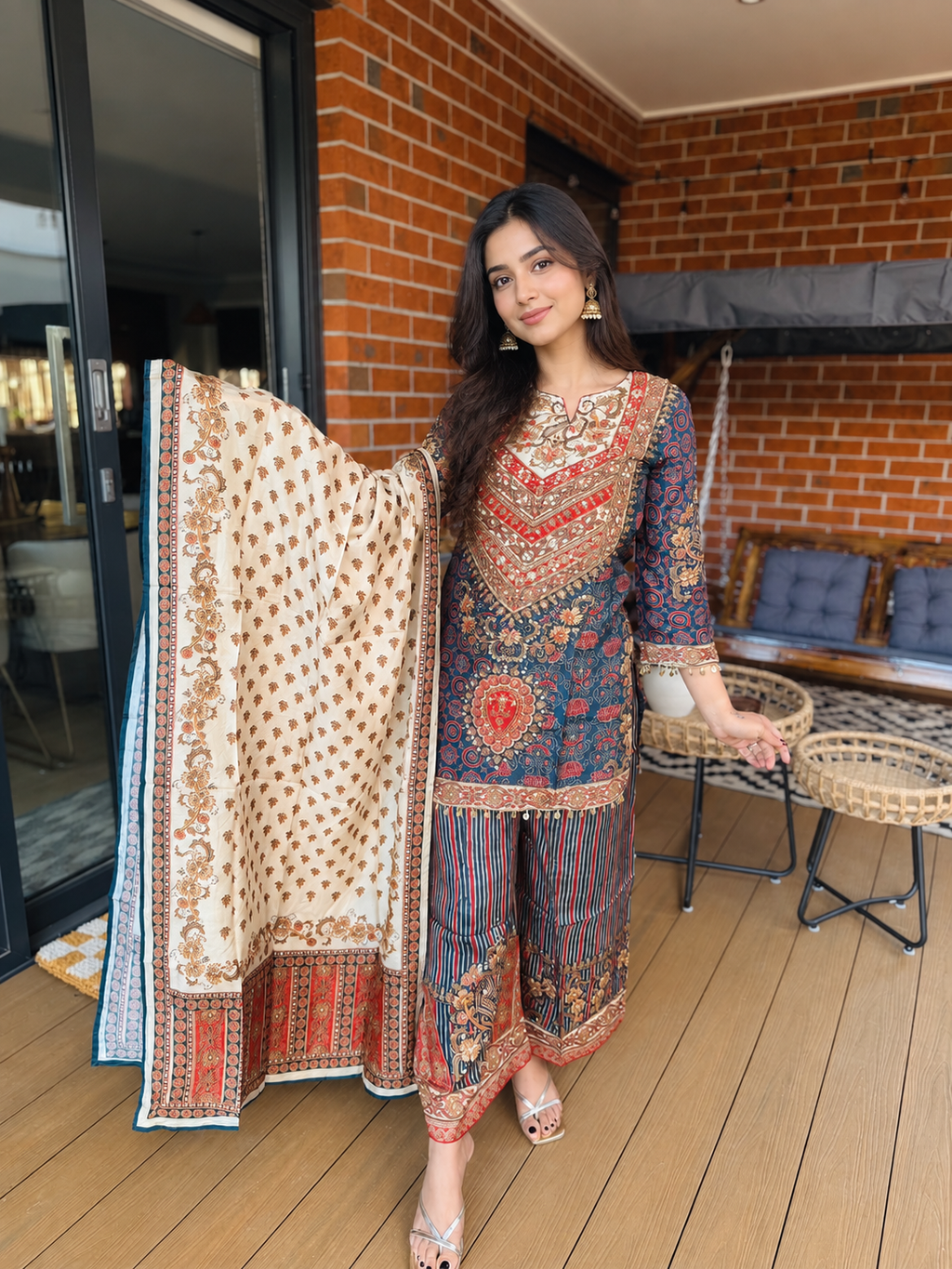 Kareena Kapoor Multicolor Printed Embroidered Suit Set_160
