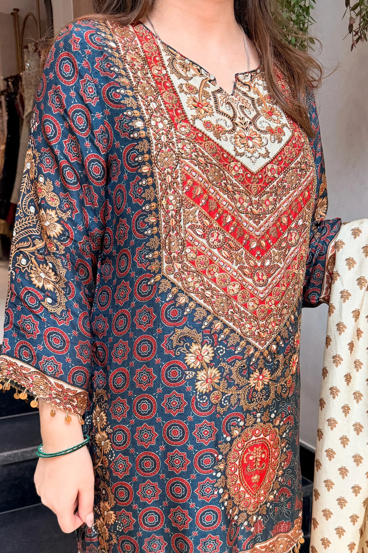 Kareena Kapoor Multicolor Printed Embroidered Suit Set_160